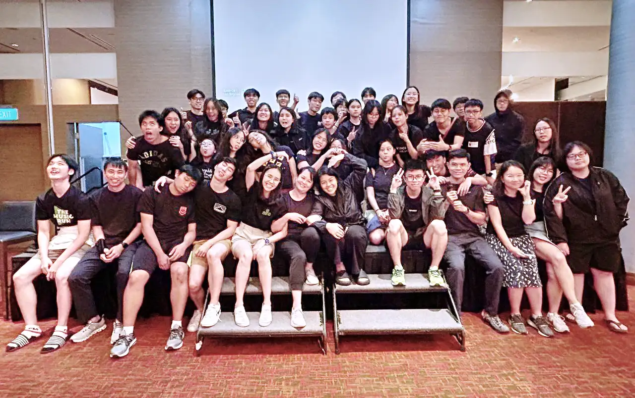 emmaus-efc-people A group photo of members of Emmaus Evangelical Free Church